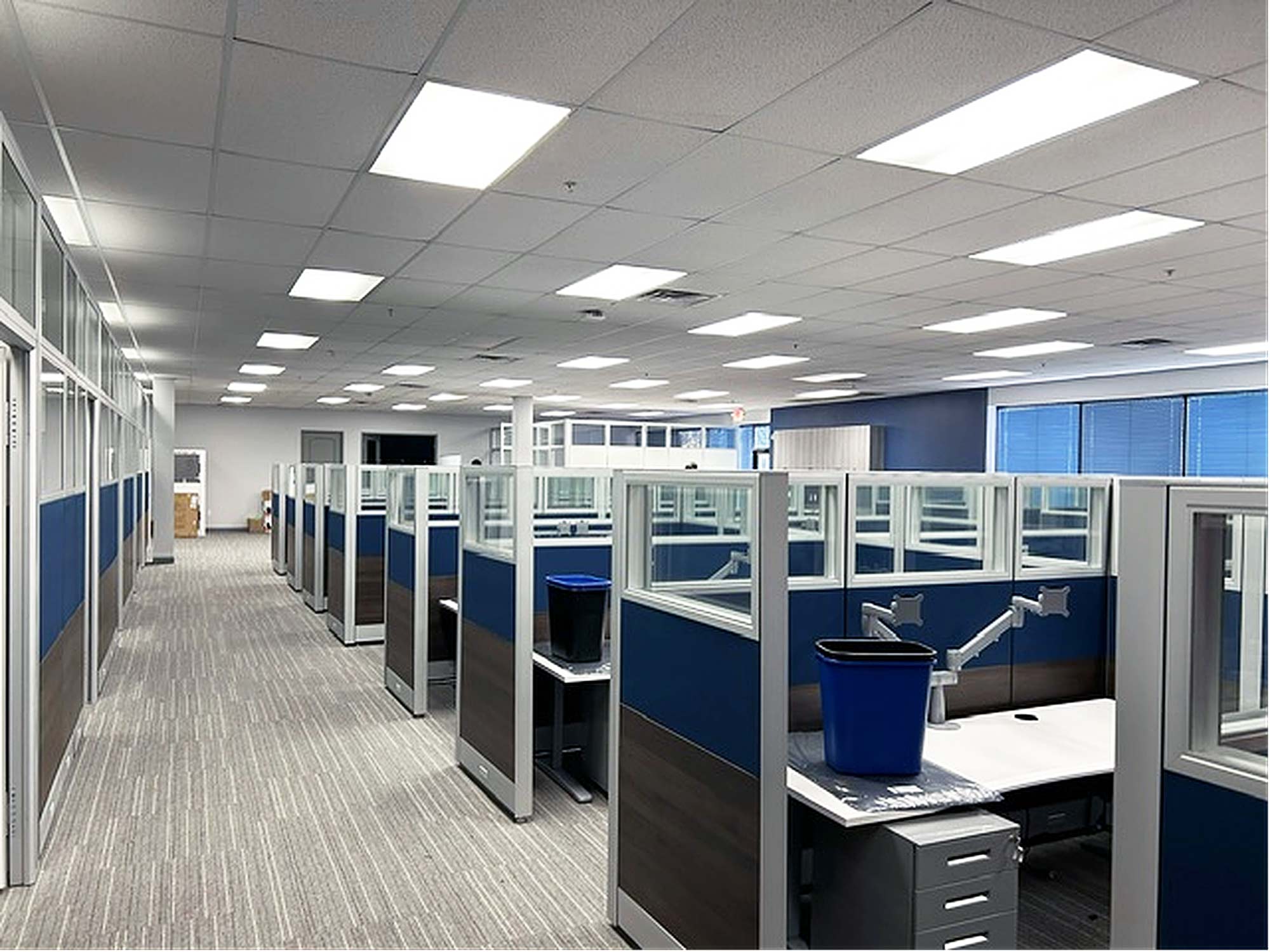 Sapphire-Cubicles-in-Black-Oak-and-Navy-Fabric
